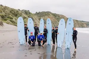 Surfing lessons in Raglan